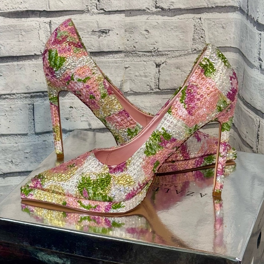 AZALEA WANG MILLICENT MULTI FLOWER PATTERN RHINESTONE PUMP | Size 11